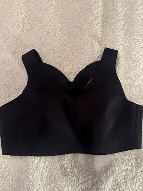 Black Seamless extra supportive sports bra